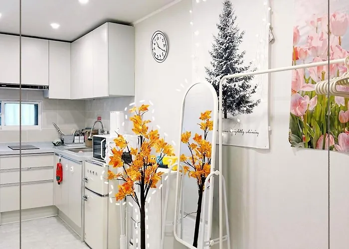 09's Cozy House In Hongdae Station